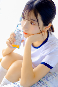 男生和女生一起打 扑克牌的APP